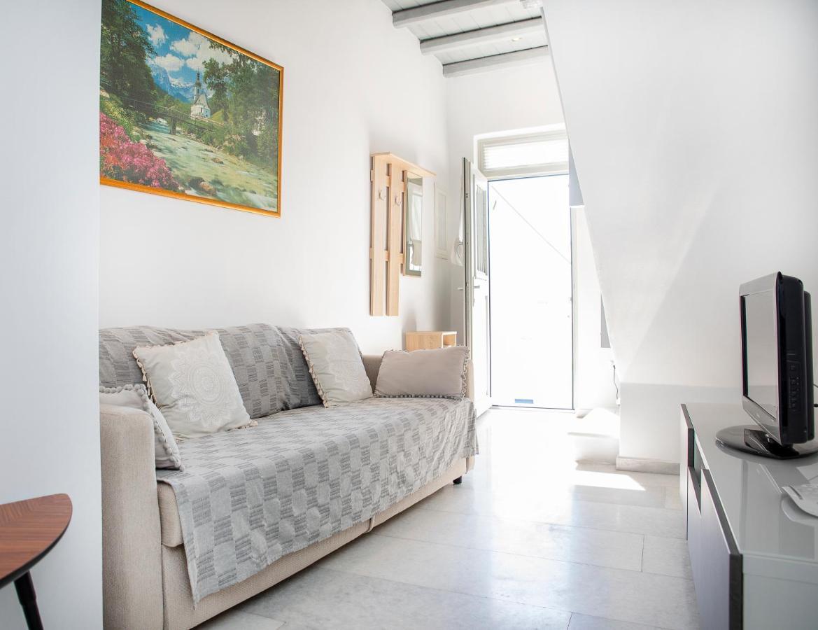 Caper-2 Bedroom Traditional Home With Amazing View Náousa Eksteriør bilde