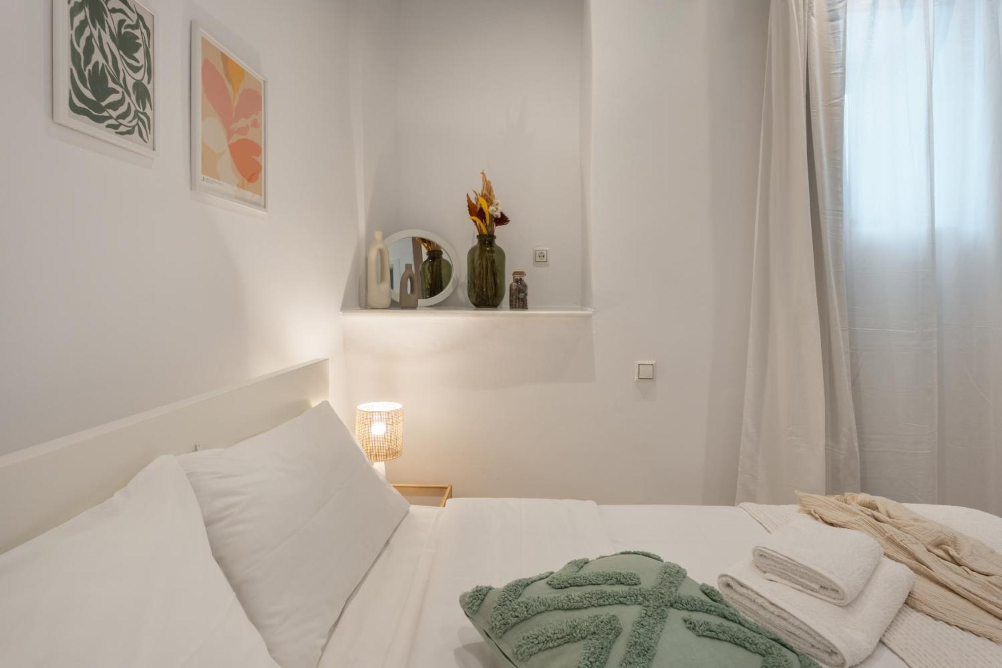 Caper-2 Bedroom Traditional Home With Amazing View Náousa Eksteriør bilde